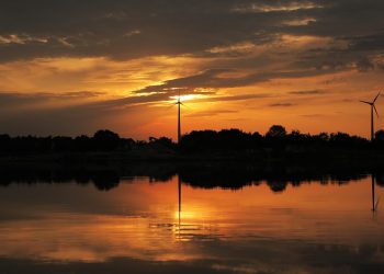 The Power Play: Exploring the Pros and Cons of Renewable Energy